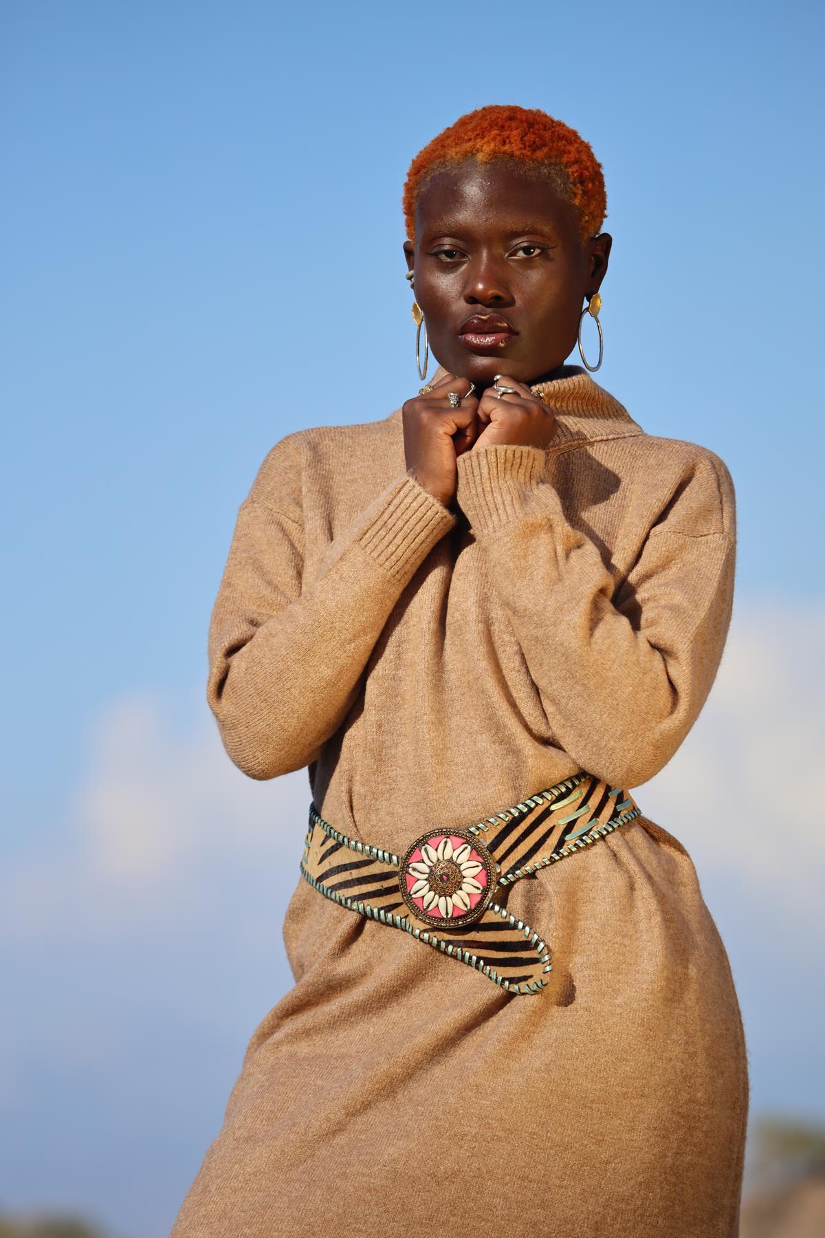 Siyah Tay Tüyü Büyük Tokalı Tasarım Kemer