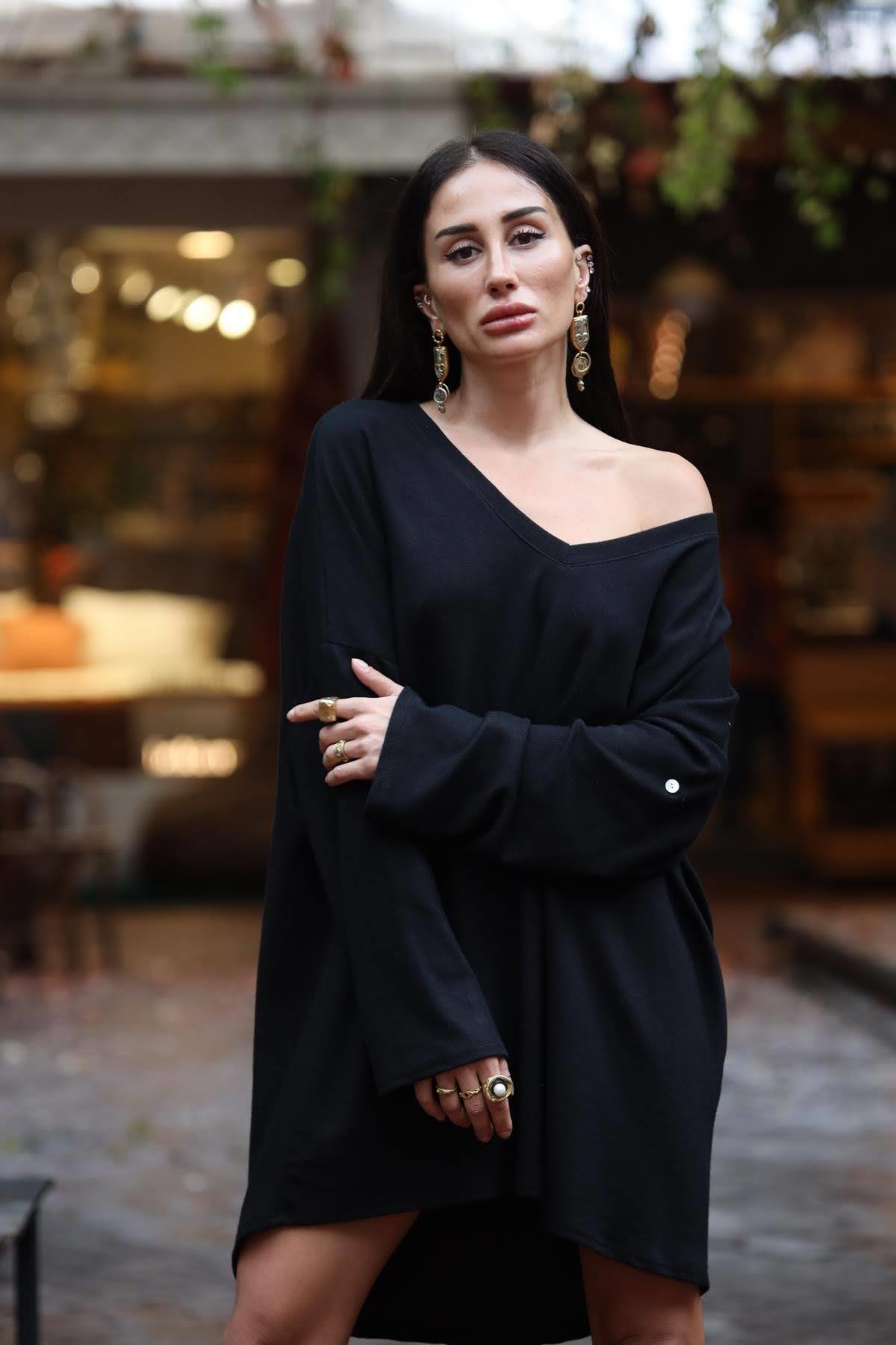 Siyah V Yaka Kolları Apoletli Yumuşak Doku Tunik