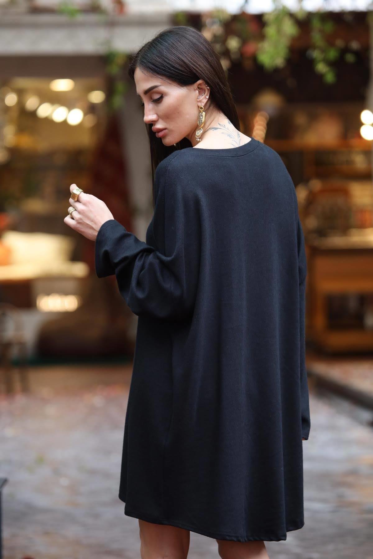 Siyah V Yaka Kolları Apoletli Yumuşak Doku Tunik