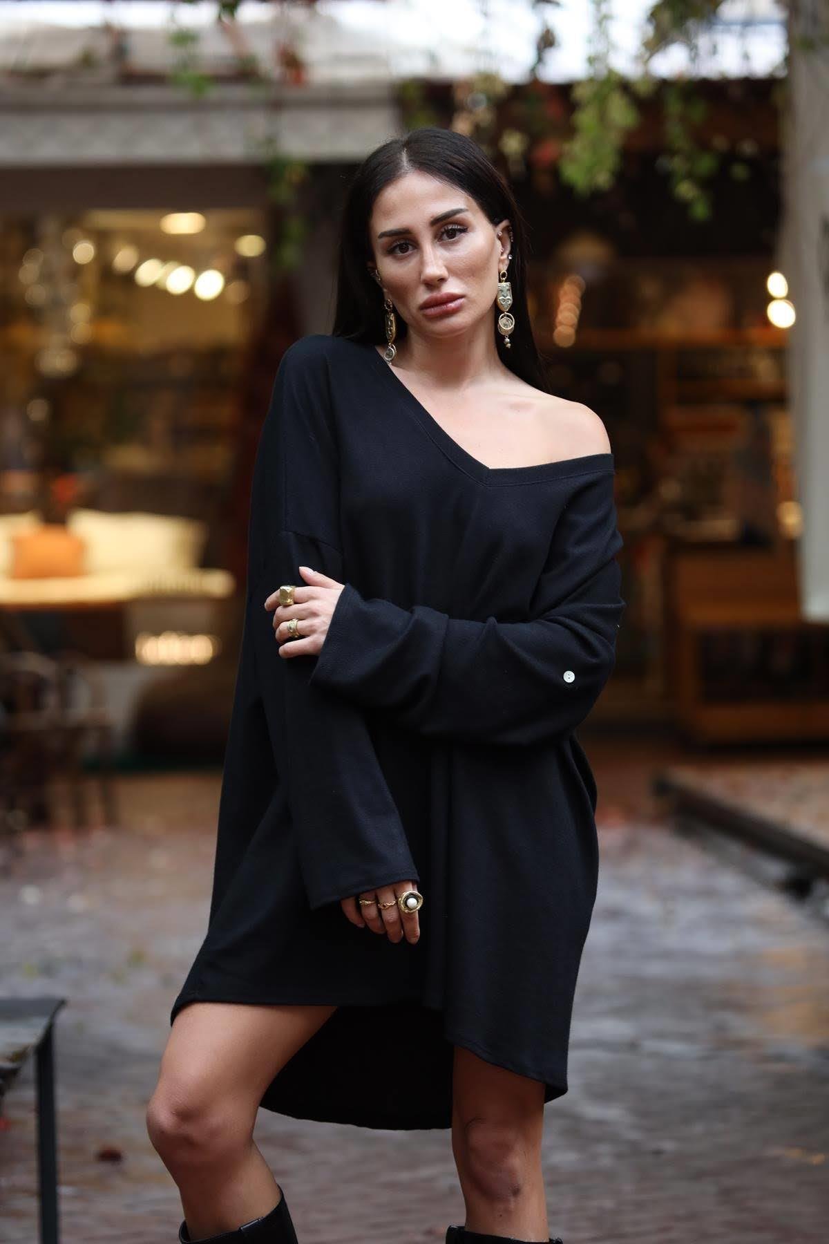 Siyah V Yaka Kolları Apoletli Yumuşak Doku Tunik