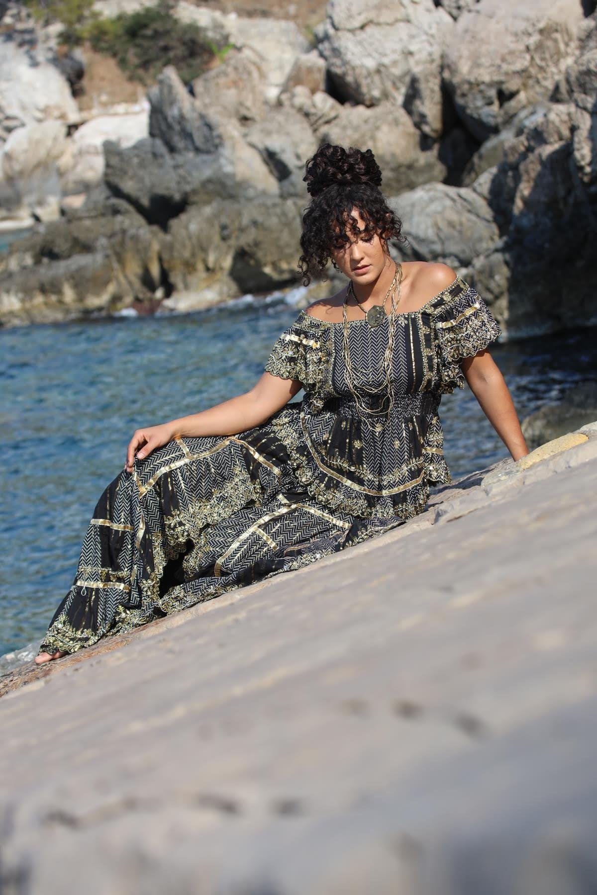 Siyah Volanlı İşlemeli Tasarım Etek ve Bluz Takım