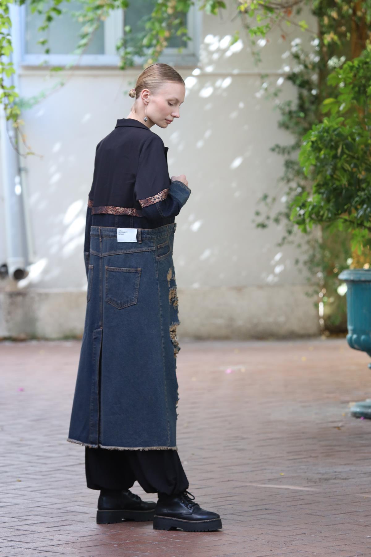 Siyah Yırtık Kot Parçalı Leopar Detaylı Yırtmaçlı Trençkot