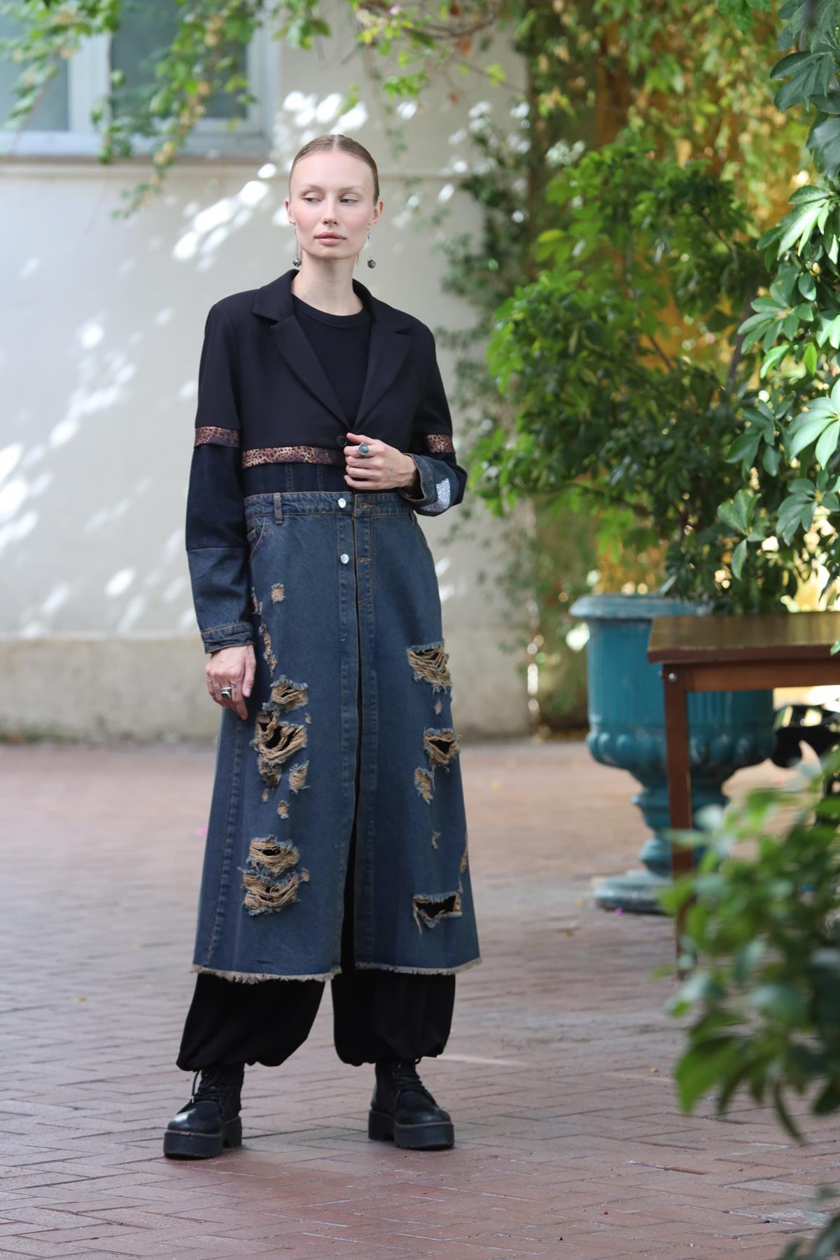 Siyah Yırtık Kot Parçalı Leopar Detaylı Yırtmaçlı Trençkot