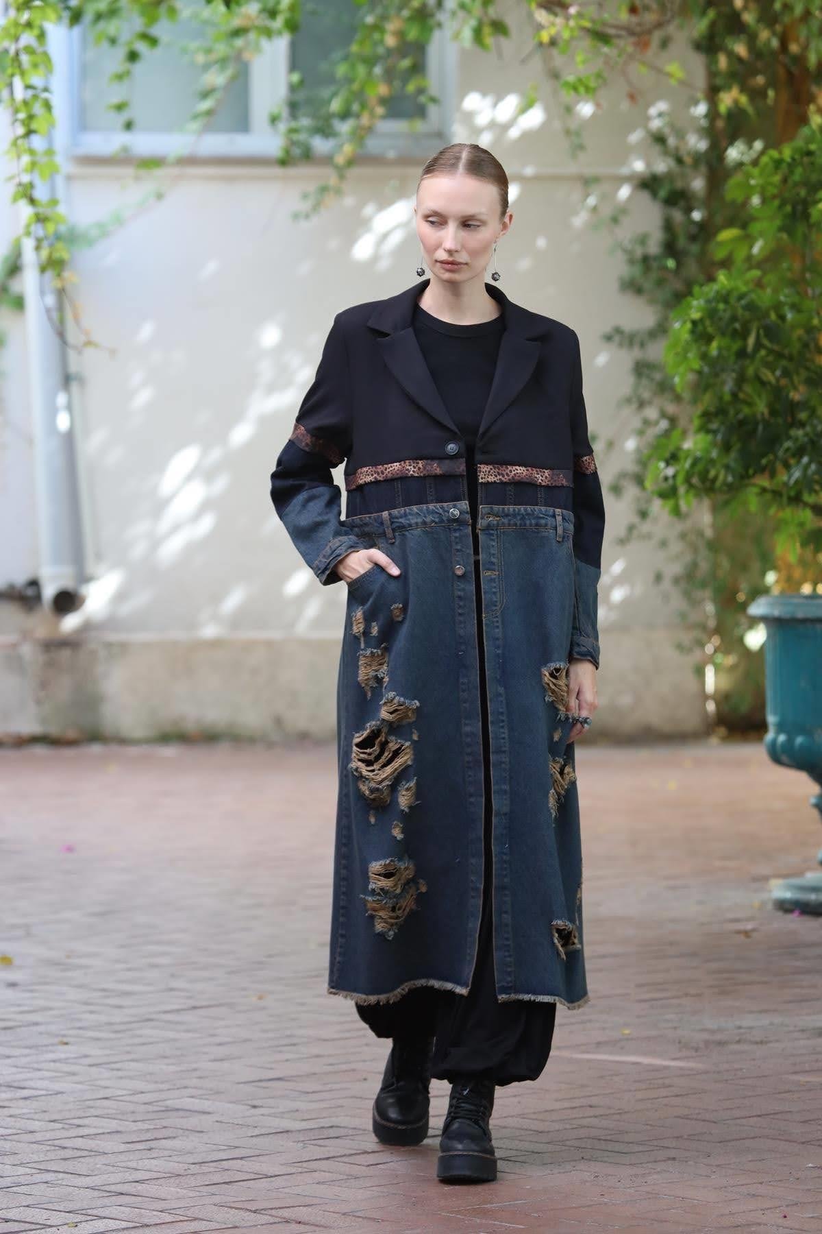 Siyah Yırtık Kot Parçalı Leopar Detaylı Yırtmaçlı Trençkot