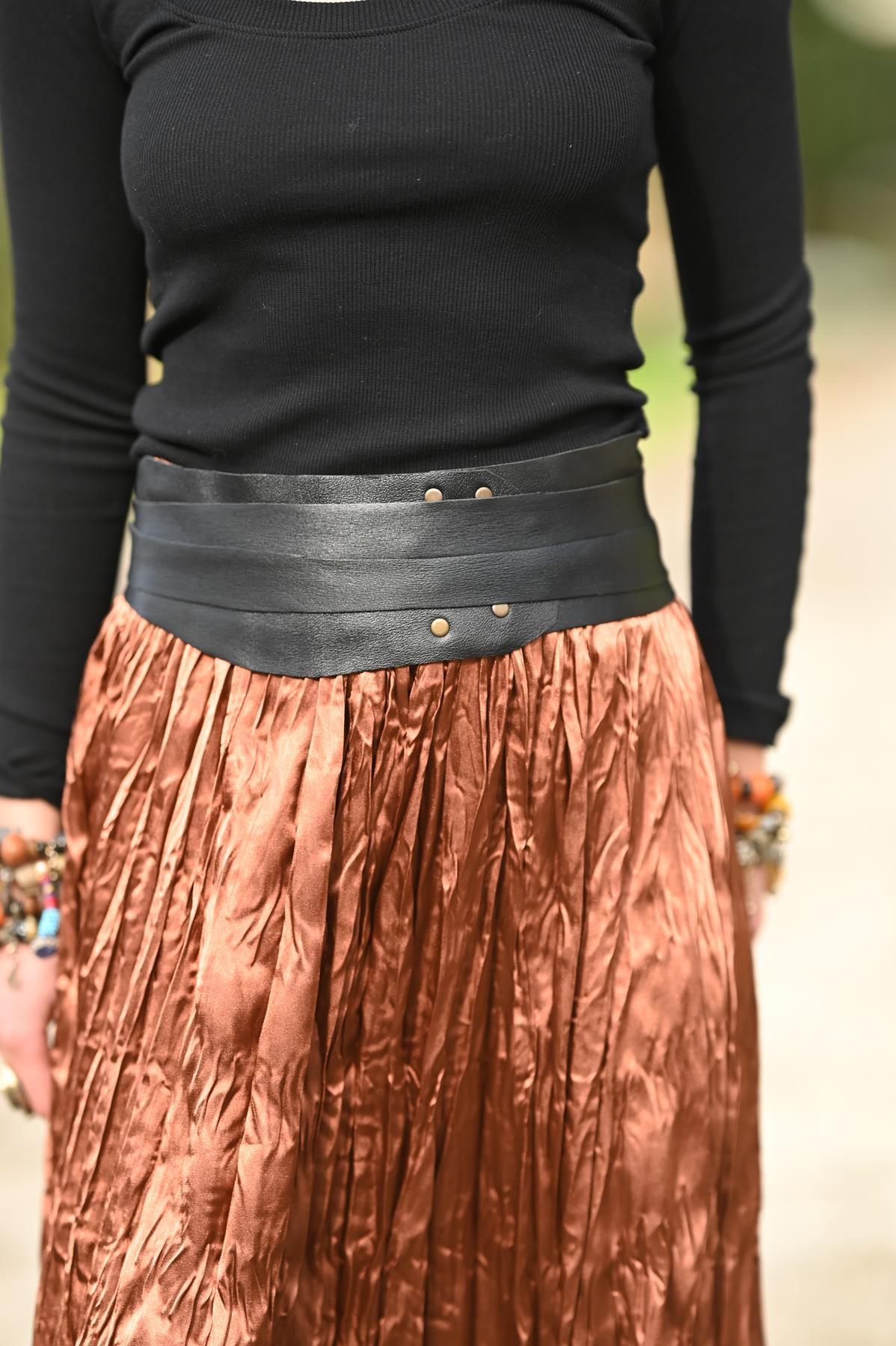 Siyah Zımbalı Bağlamalı Deri Kemer