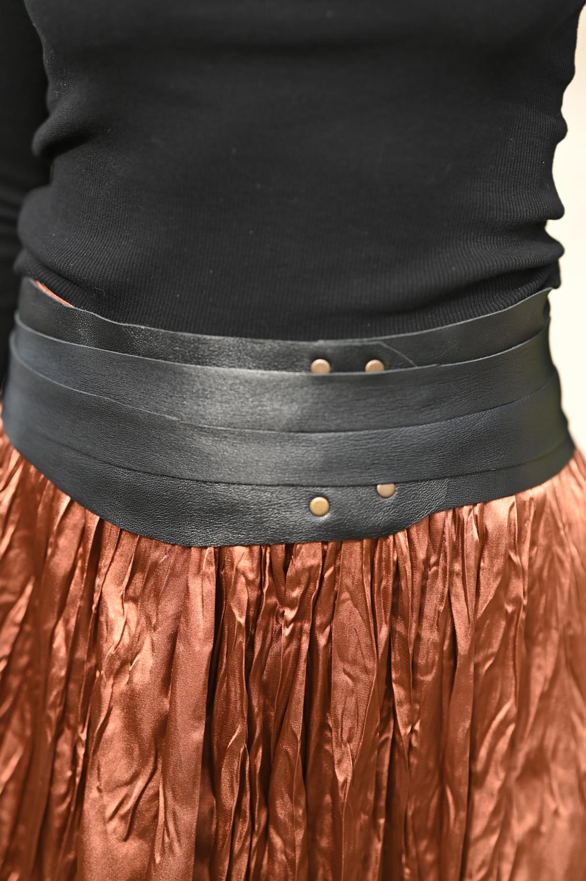 Siyah Zımbalı Bağlamalı Deri Kemer