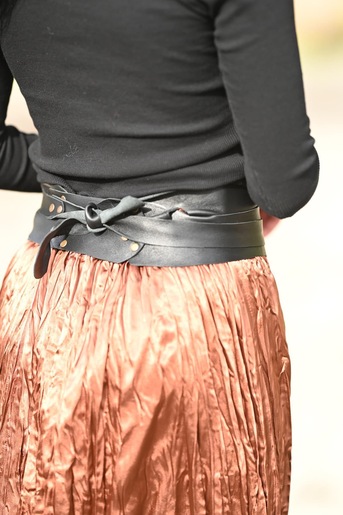 Siyah Zımbalı Bağlamalı Deri Kemer