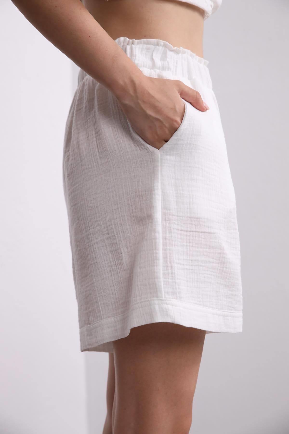  Beyaz Beli Lastikli Şort