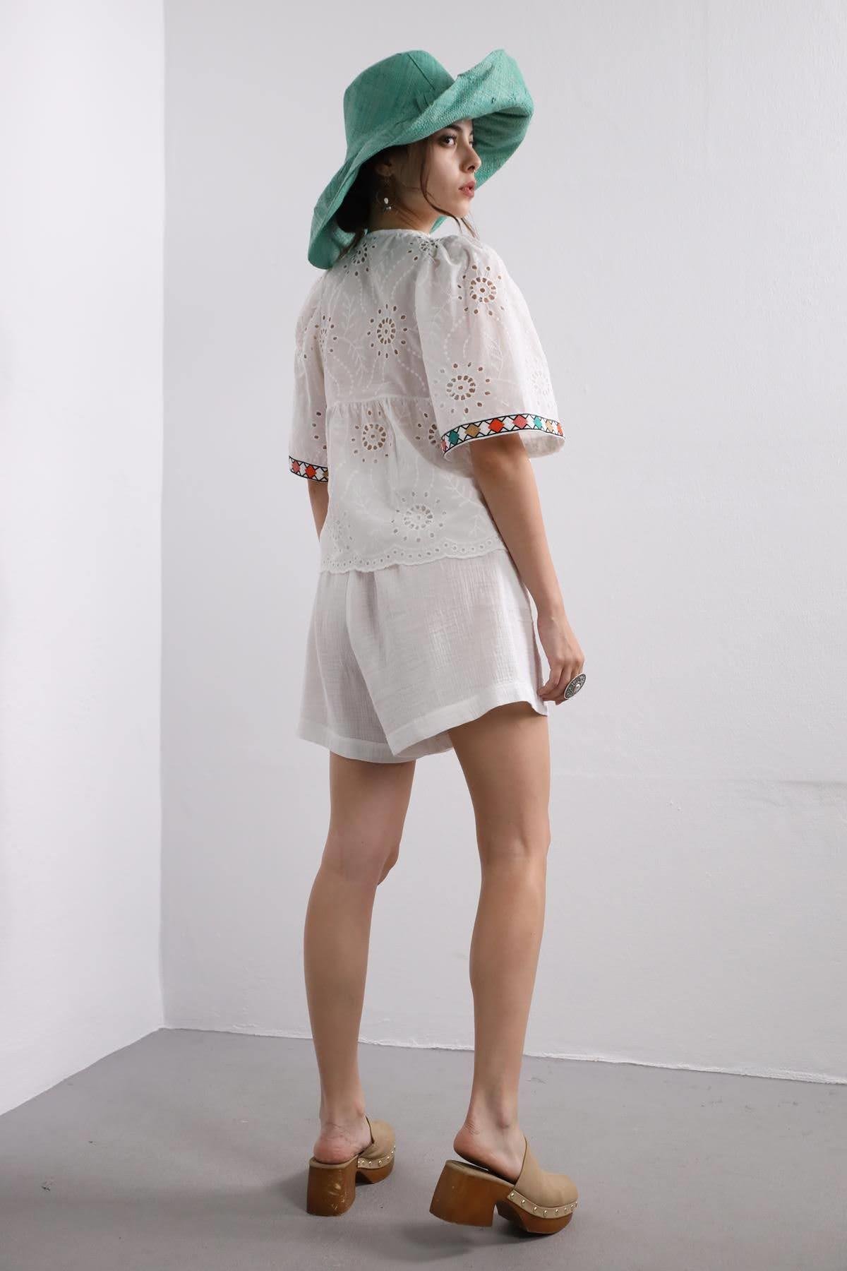  Beyaz Beli Lastikli Şort