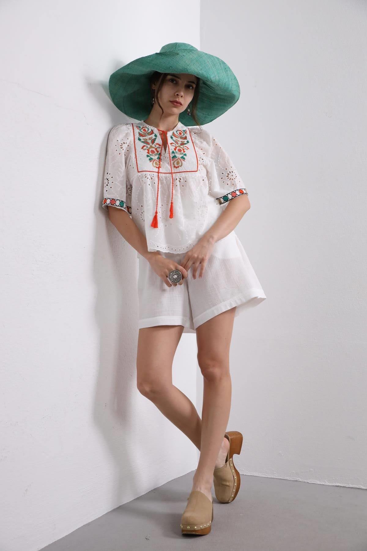  Beyaz Beli Lastikli Şort