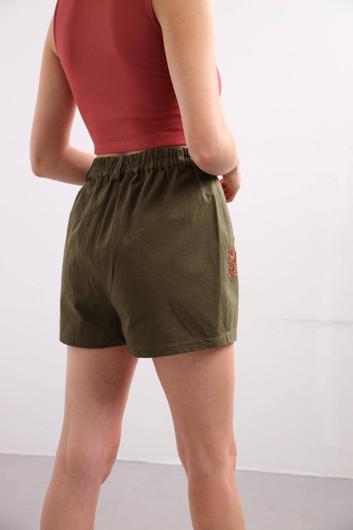  Haki Boncuk İşlemeli Mini Şort
