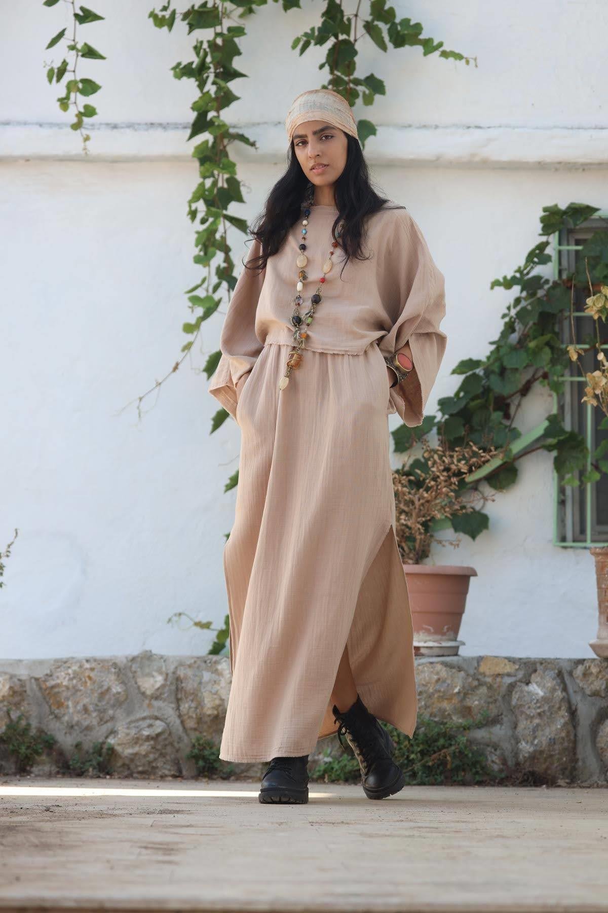 Sütlü Kahve Yarasa Kol Crop Bluz ve Yırtmaçlı Etek Takım