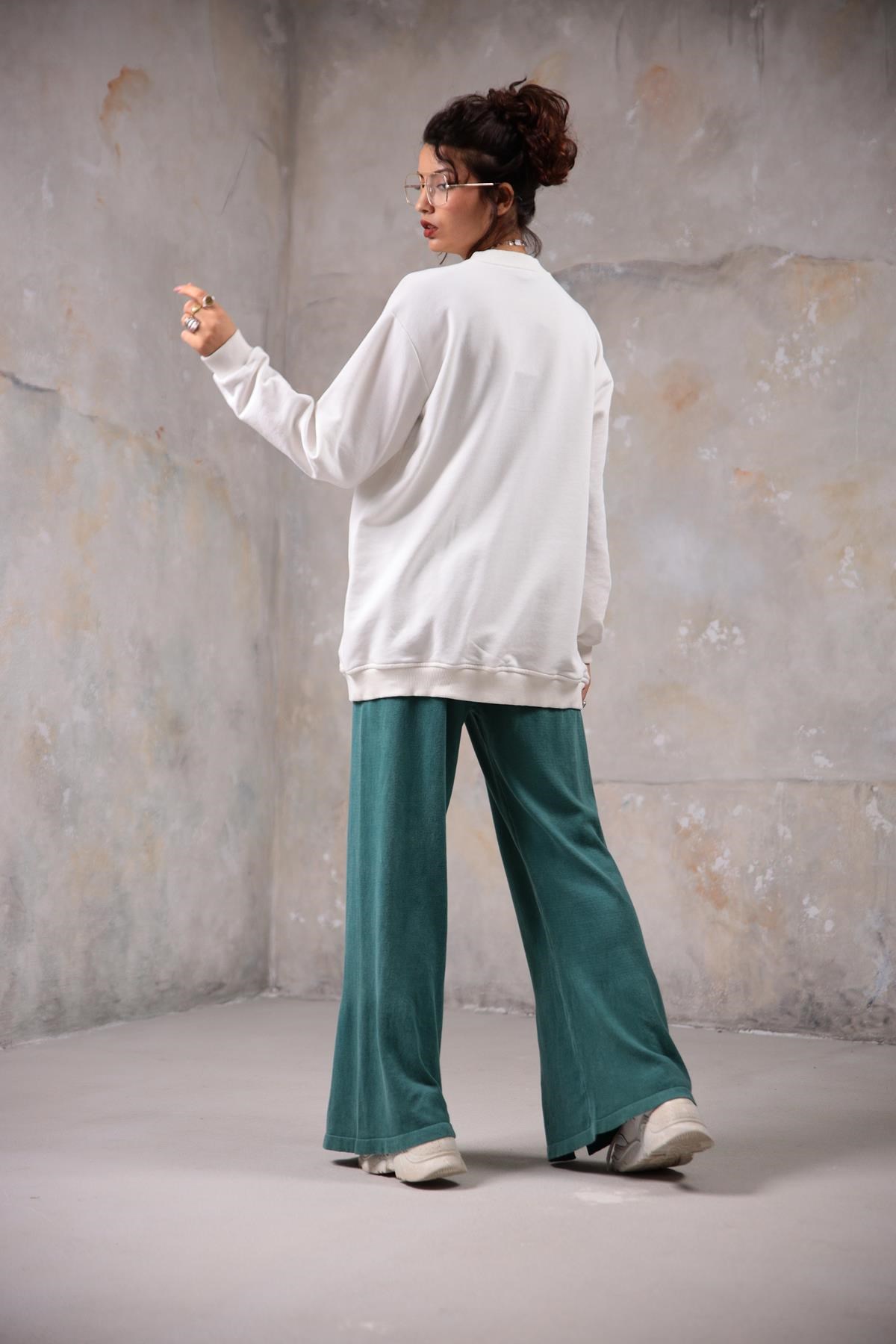 Ecru Boyfriend Sweatshirt - Saman Butik | Shop Online Ecru Boyfriend Sweatshirt