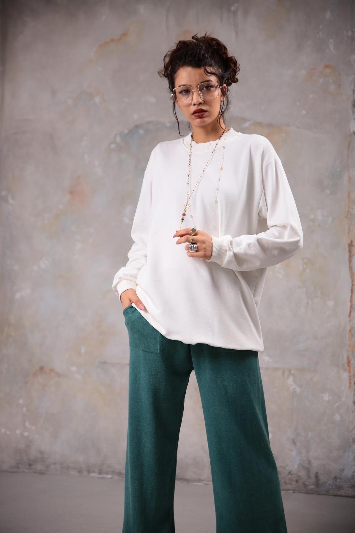 Ecru Boyfriend Sweatshirt - Saman Butik | Shop Online Ecru Boyfriend Sweatshirt