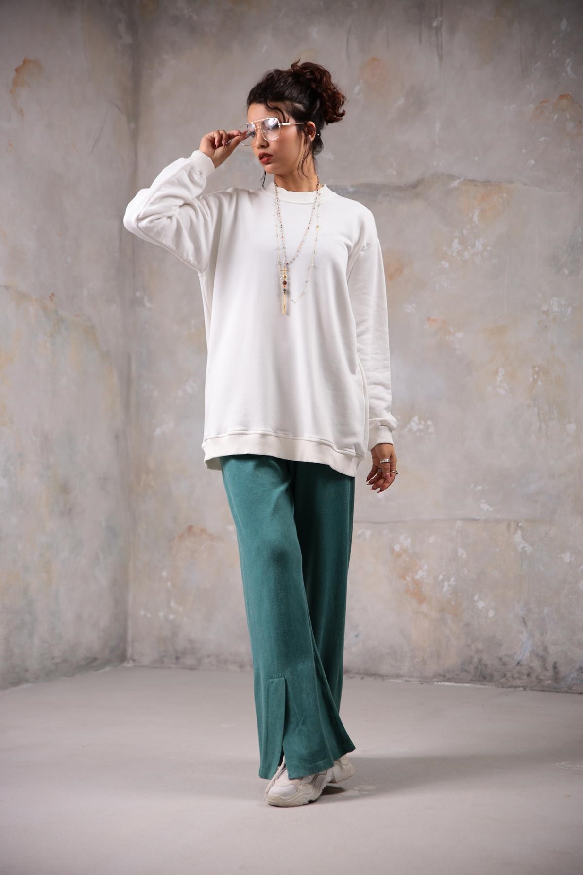 Ecru Boyfriend Sweatshirt - Saman Butik | Shop Online Ecru Boyfriend Sweatshirt