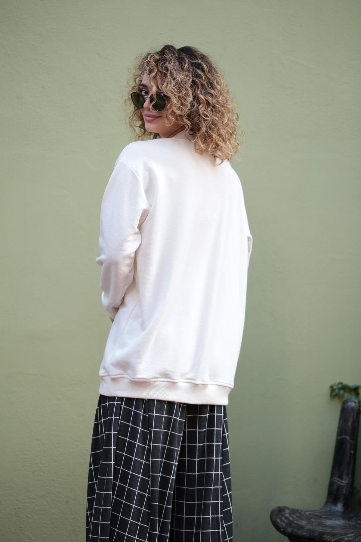  Ekru Boyfriend Sweat