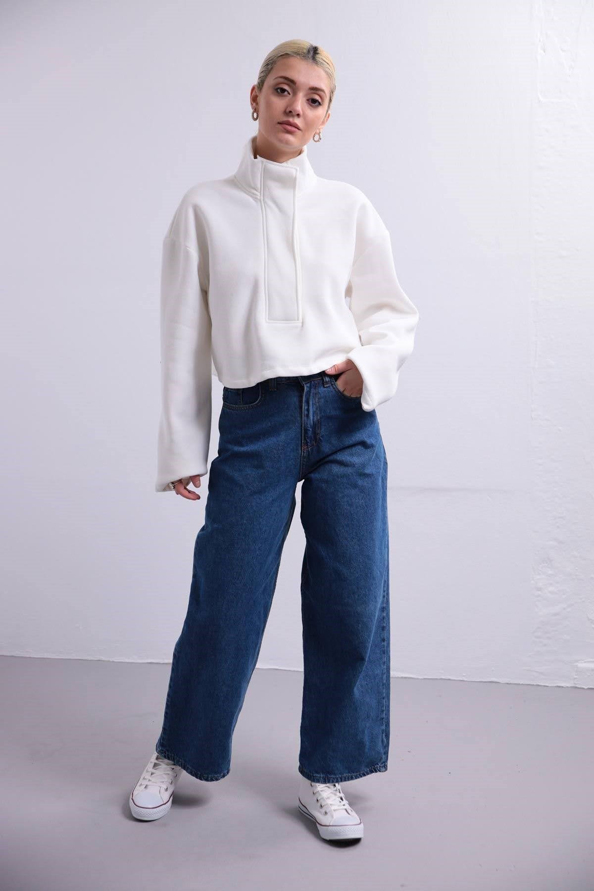  Ekru Çıt Çıtlı Crop Sweat