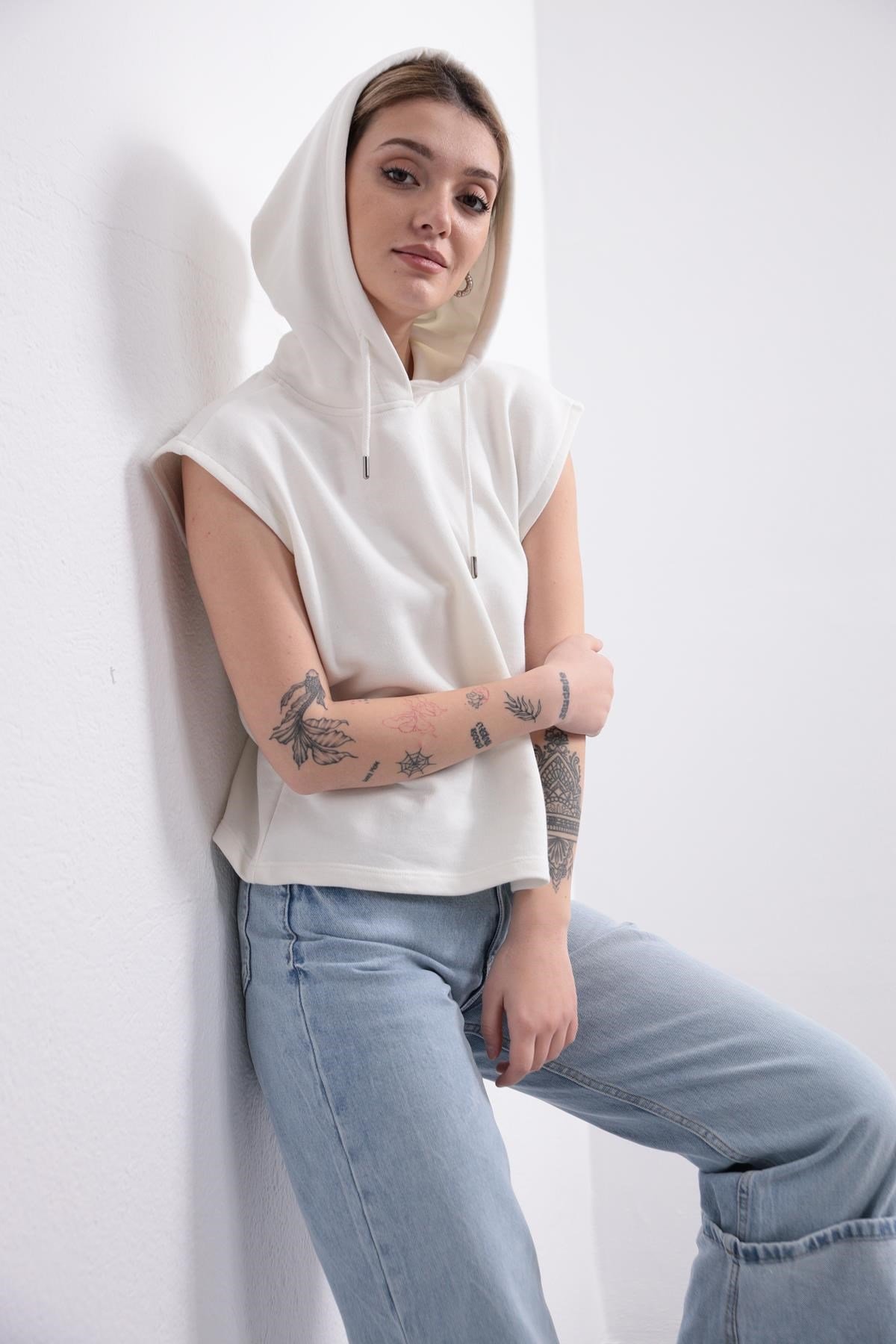 Ekru Kapüşonlu Kolsuz Sweatshirt