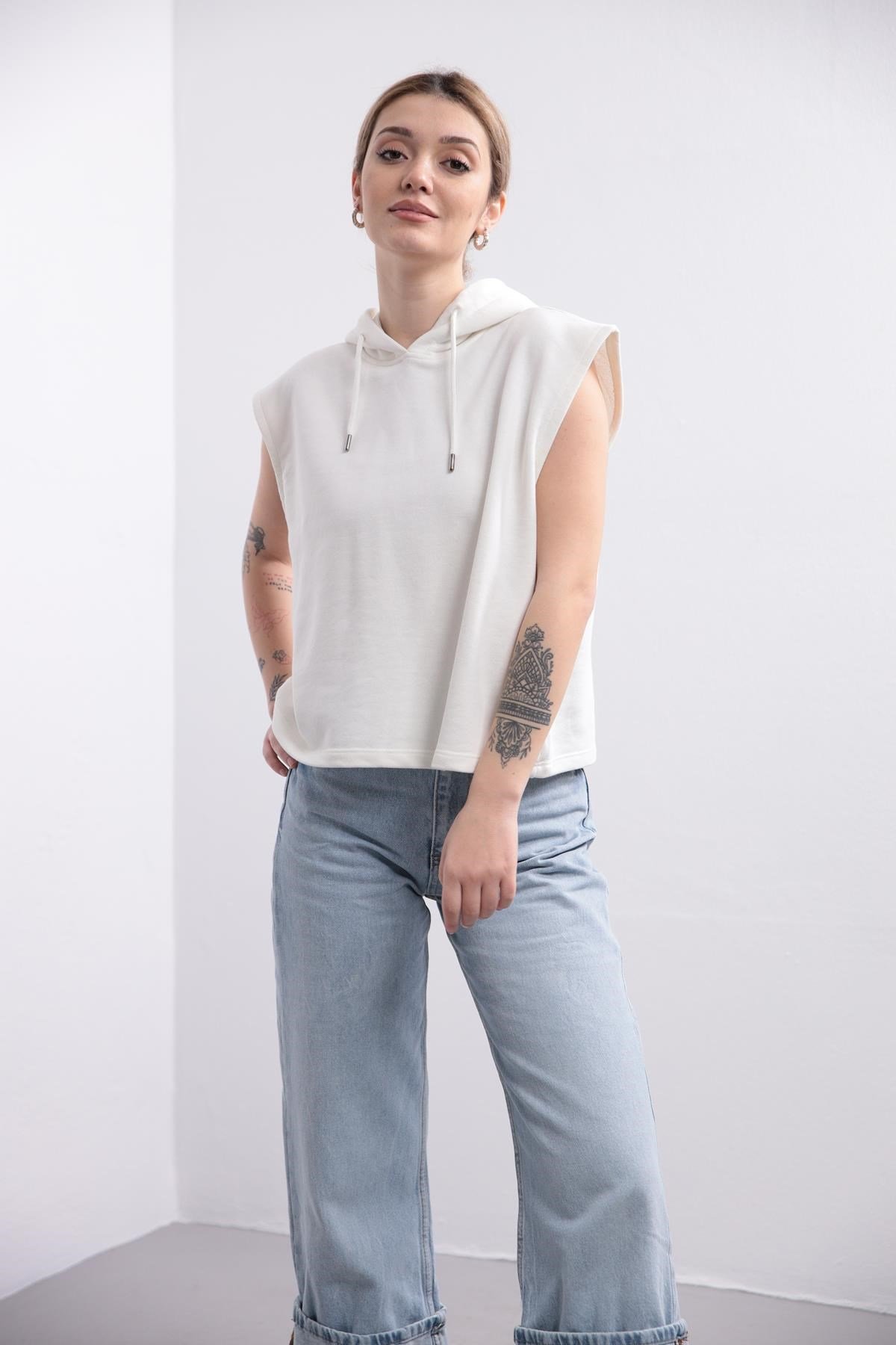  Ekru Kapüşonlu Kolsuz Sweatshirt