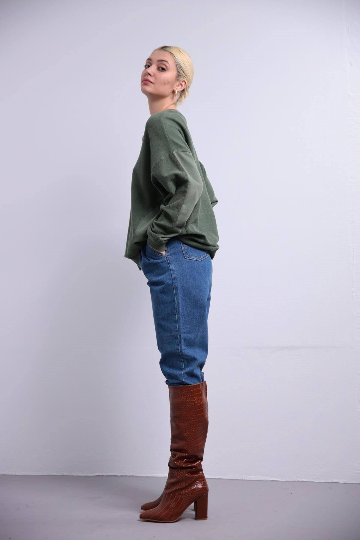  Haki Yakası Kesik Salaş Sweat