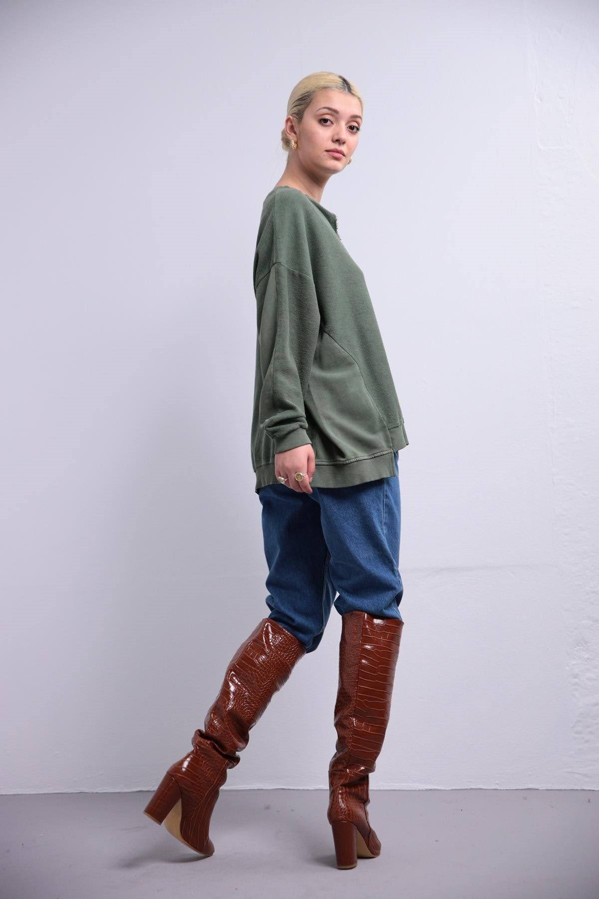  Haki Yakası Kesik Salaş Sweat