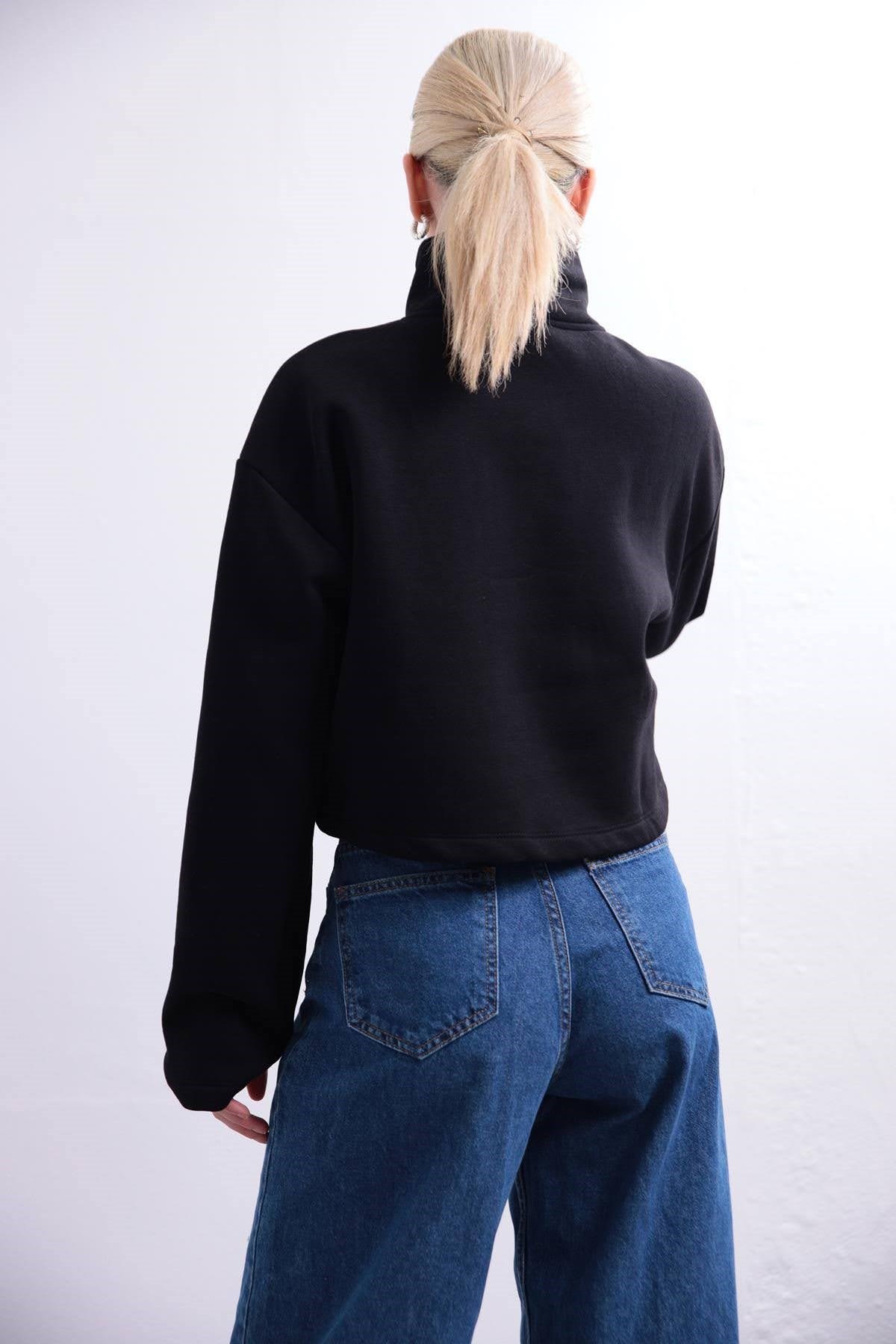  Siyah Çıt Çıtlı Crop Sweat