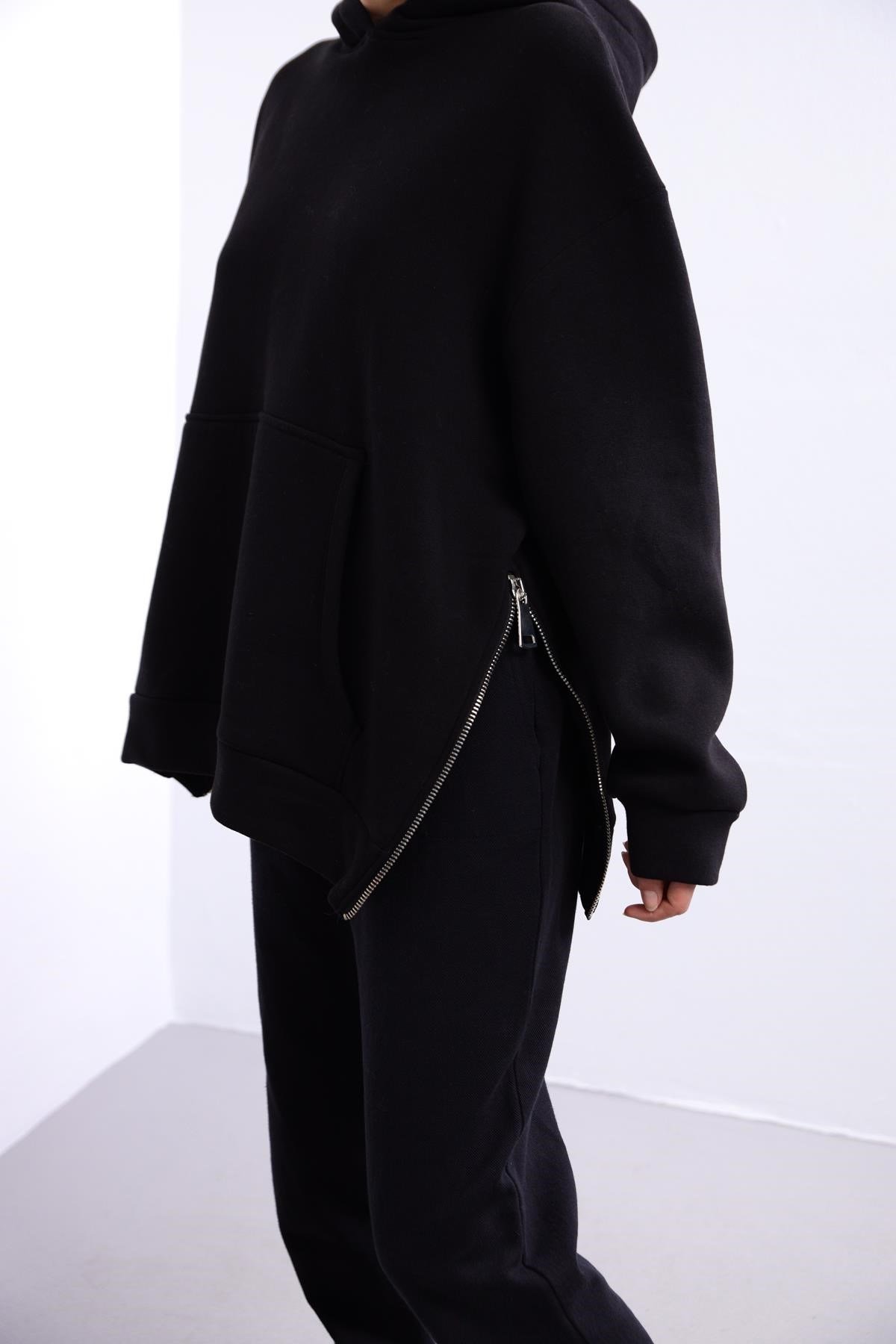  Siyah Kapüşonlu Kanguru Cep Fermuarlı Sweatshirt