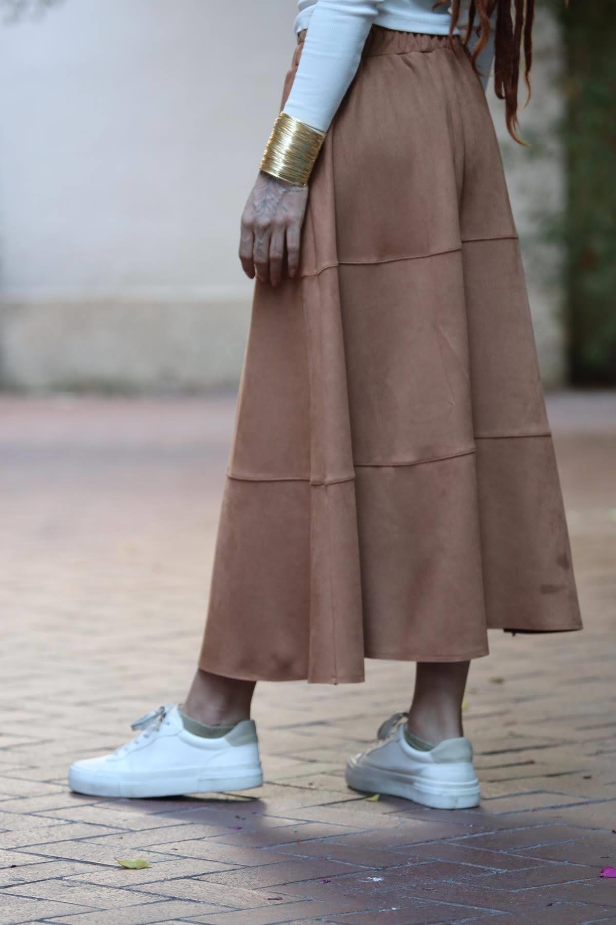 Taba Dikiş Detaylı Süet Kloş Etek