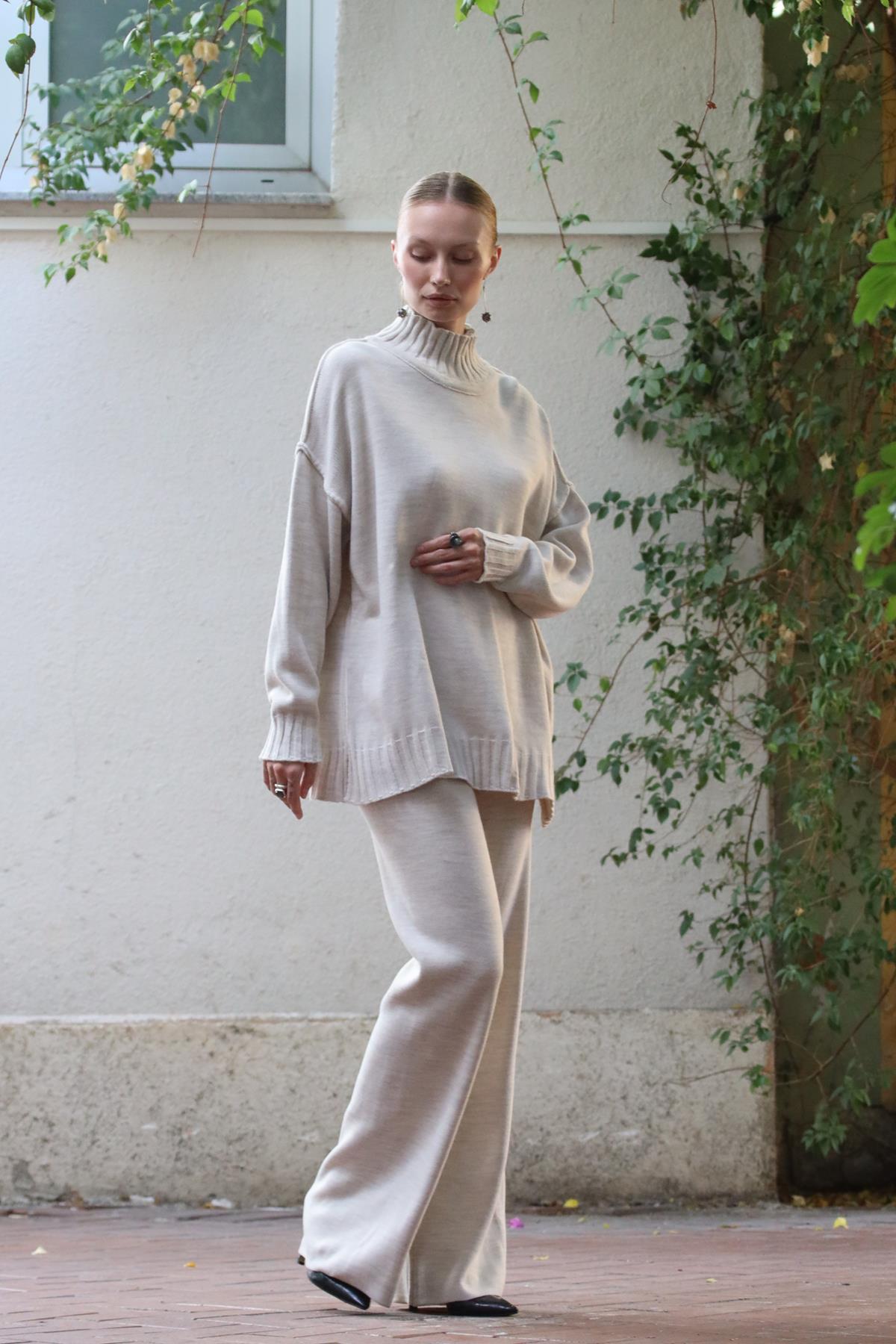 Taş Rengi Balıkçı Yaka Kazak ve Triko Pantolon Takım