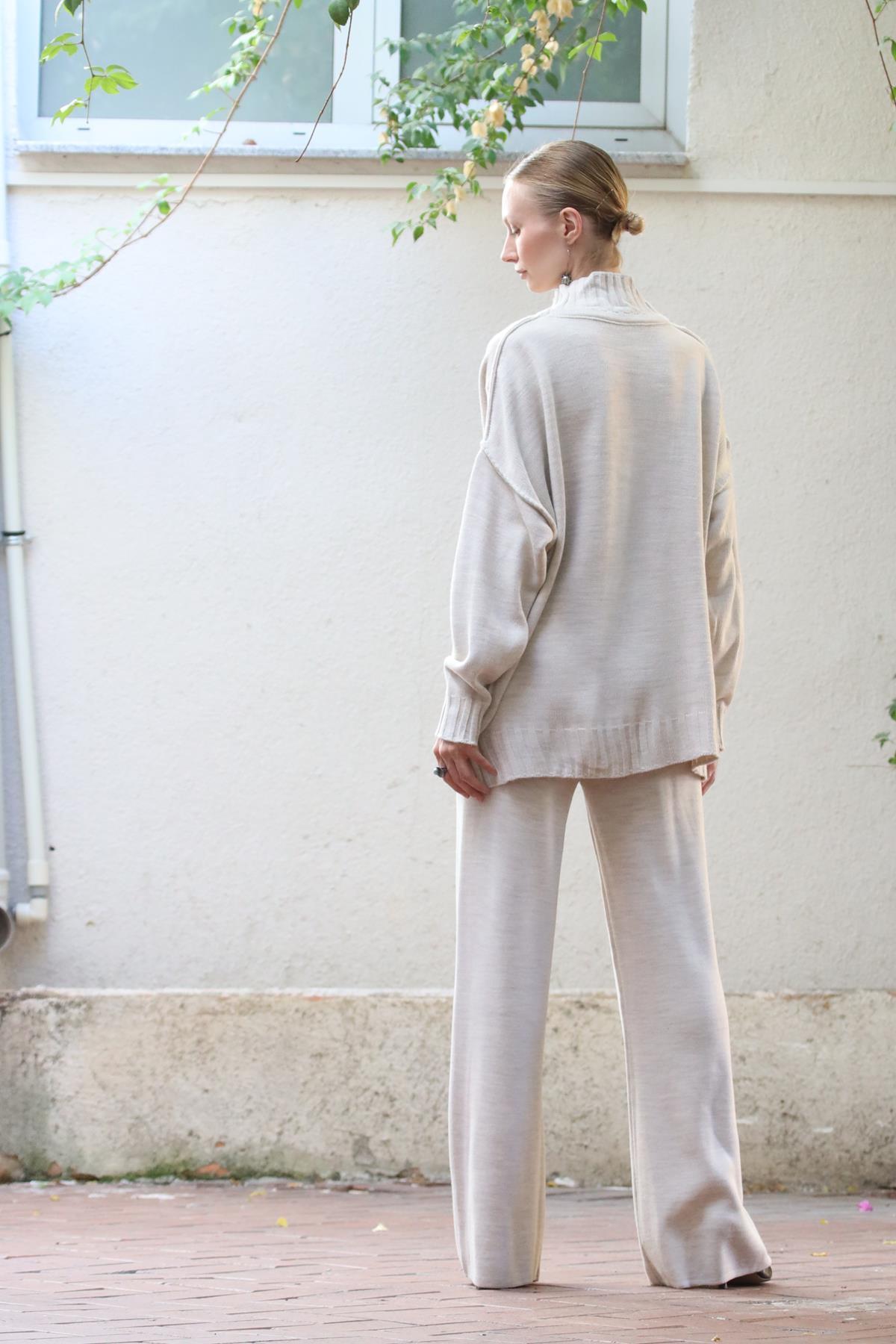 Taş Rengi Balıkçı Yaka Kazak ve Triko Pantolon Takım