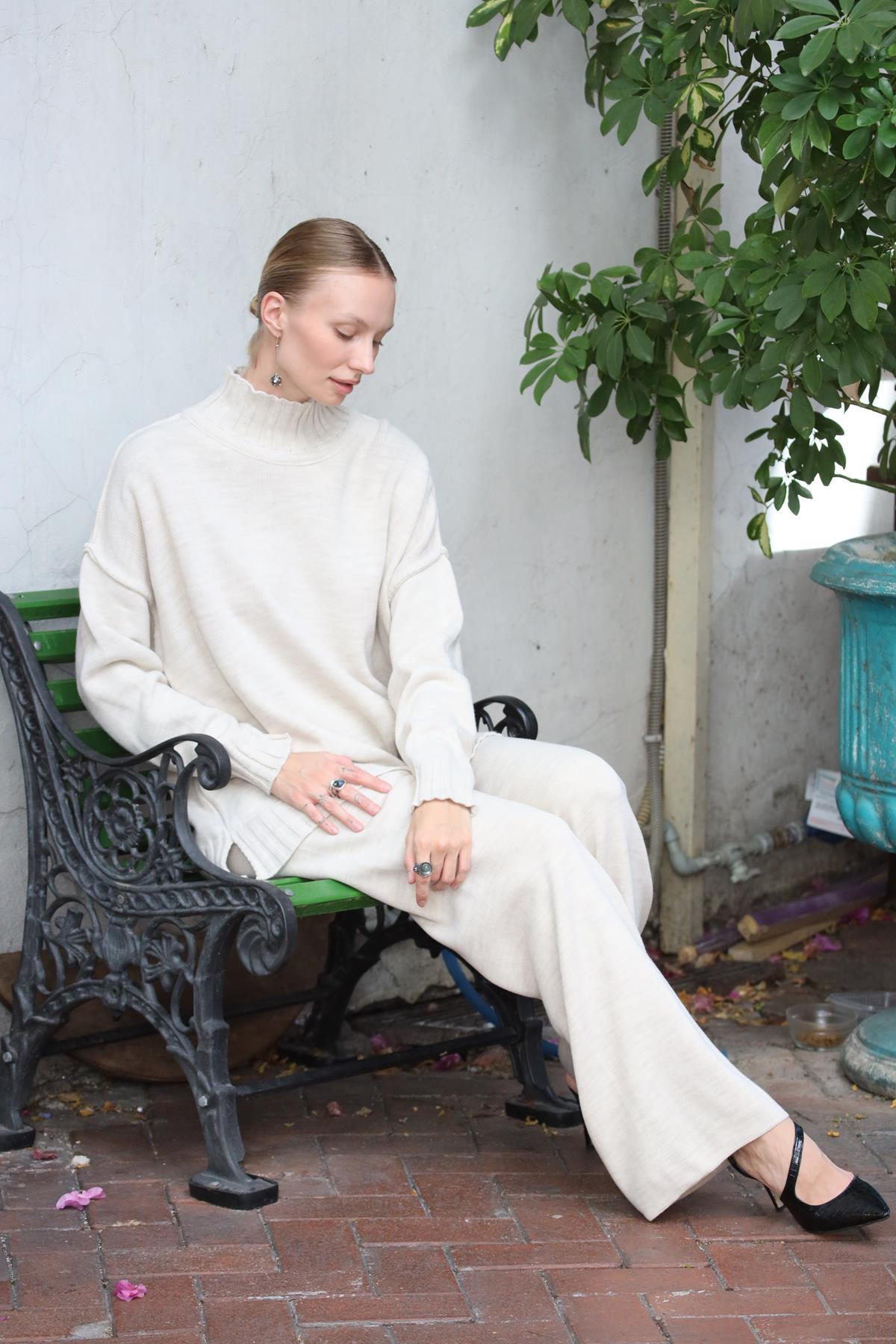 Taş Rengi Balıkçı Yaka Kazak ve Triko Pantolon Takım