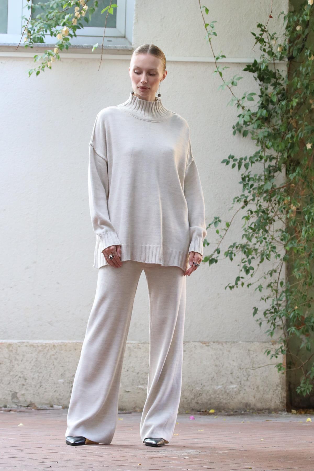 Taş Rengi Balıkçı Yaka Kazak ve Triko Pantolon Takım