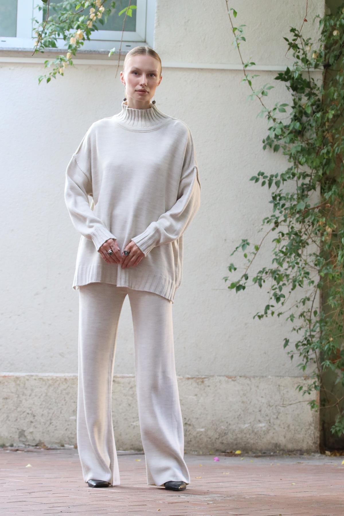 Taş Rengi Balıkçı Yaka Kazak ve Triko Pantolon Takım