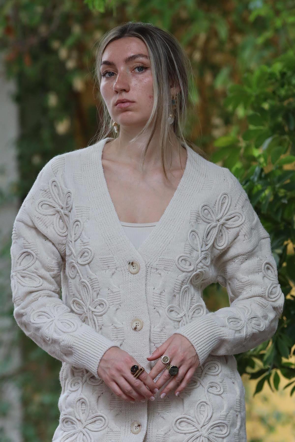 Taş Rengi Kabartma Desenli Triko Hırka