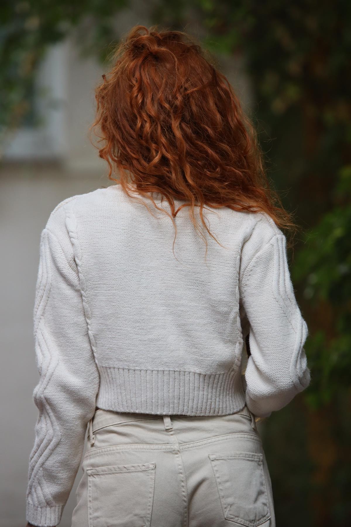 Taş Rengi Kirazlı Örgü Detaylı Kısa Hırka