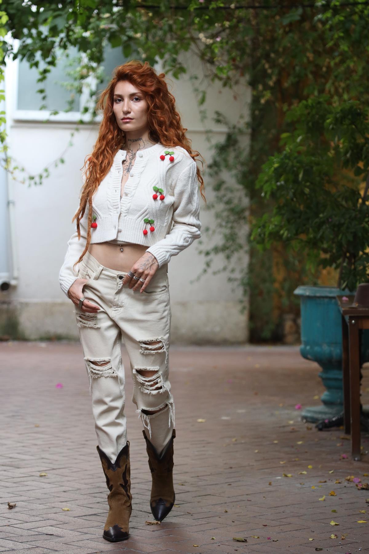 Taş Rengi Kirazlı Örgü Detaylı Kısa Hırka