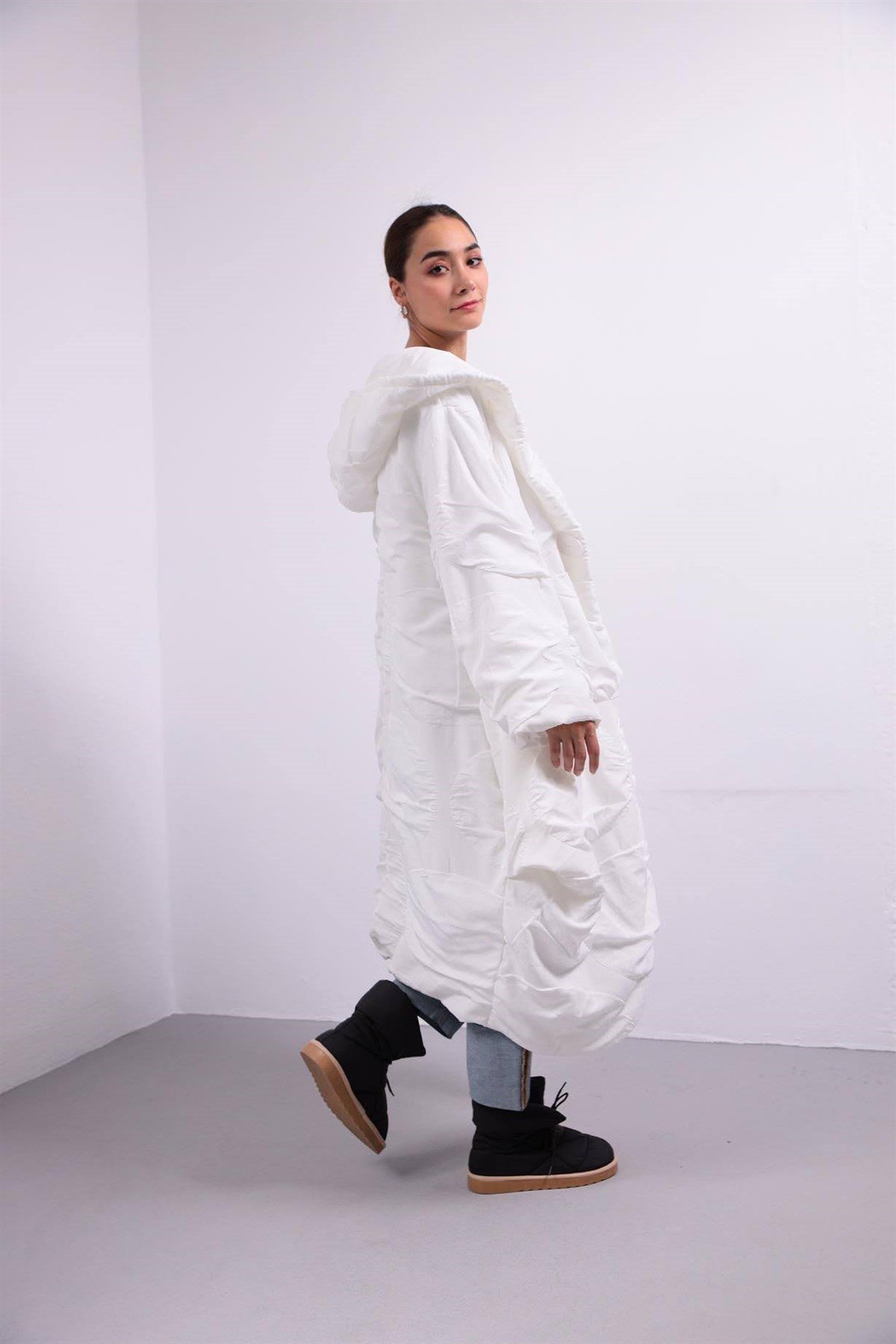  Ekru Kapüşonlu Desenli Uzun Trençkot