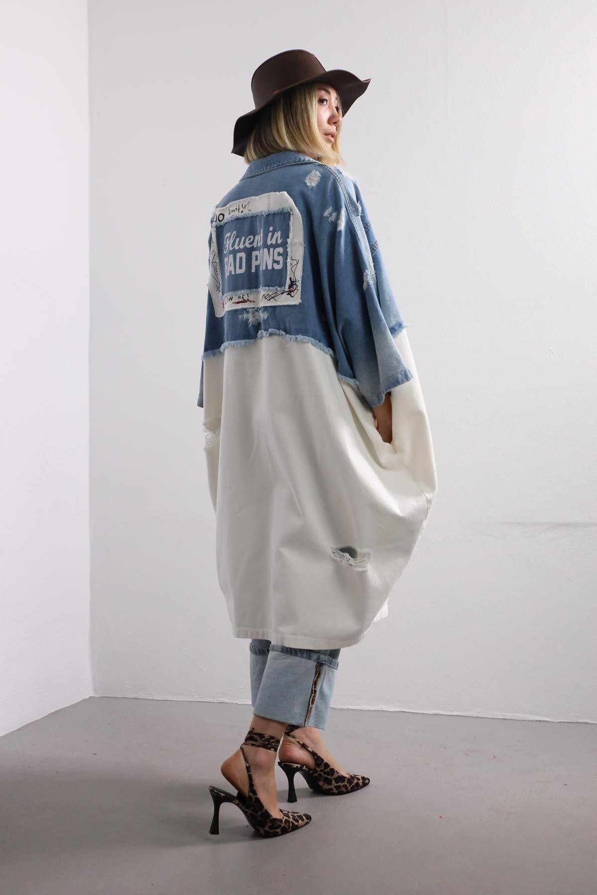  Mavi Kot Detaylı Arkası Yazılı Trençkot