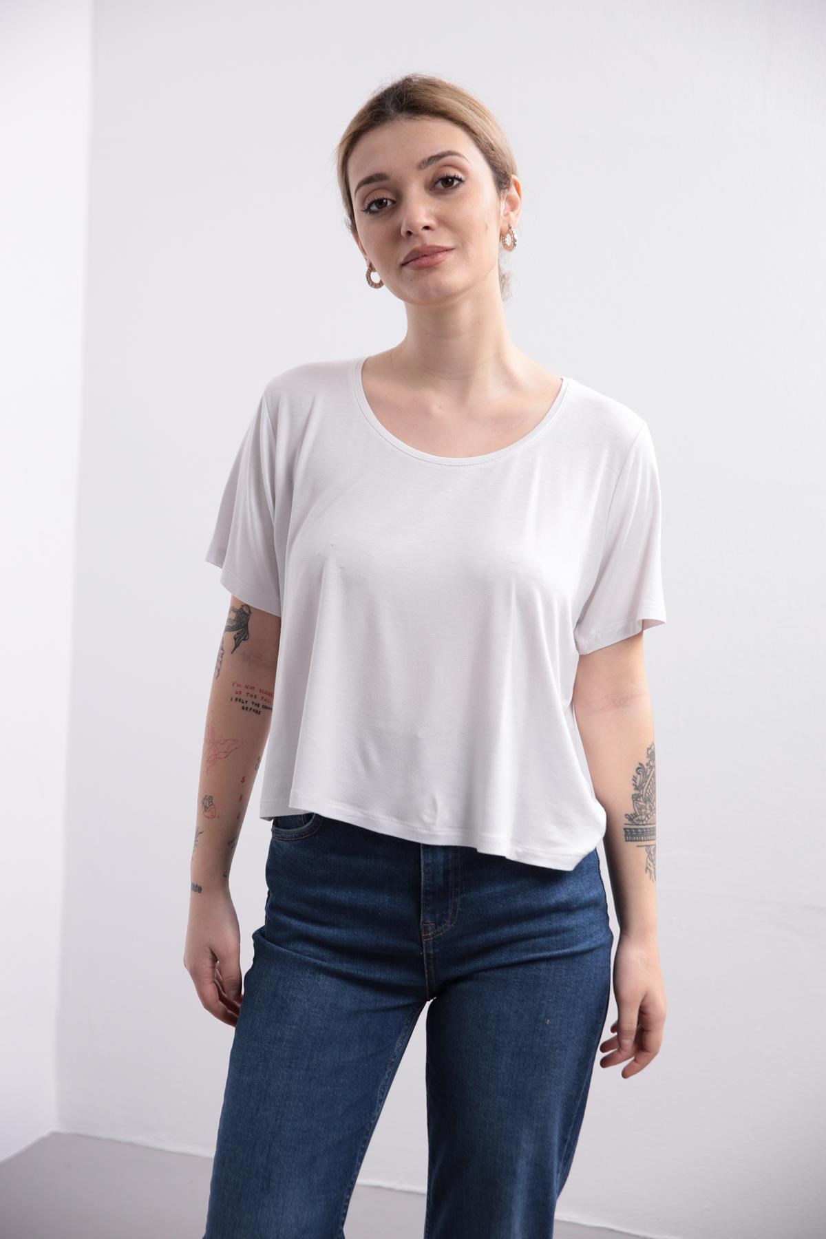  Beyaz Yuvarlak Yaka Tshirt