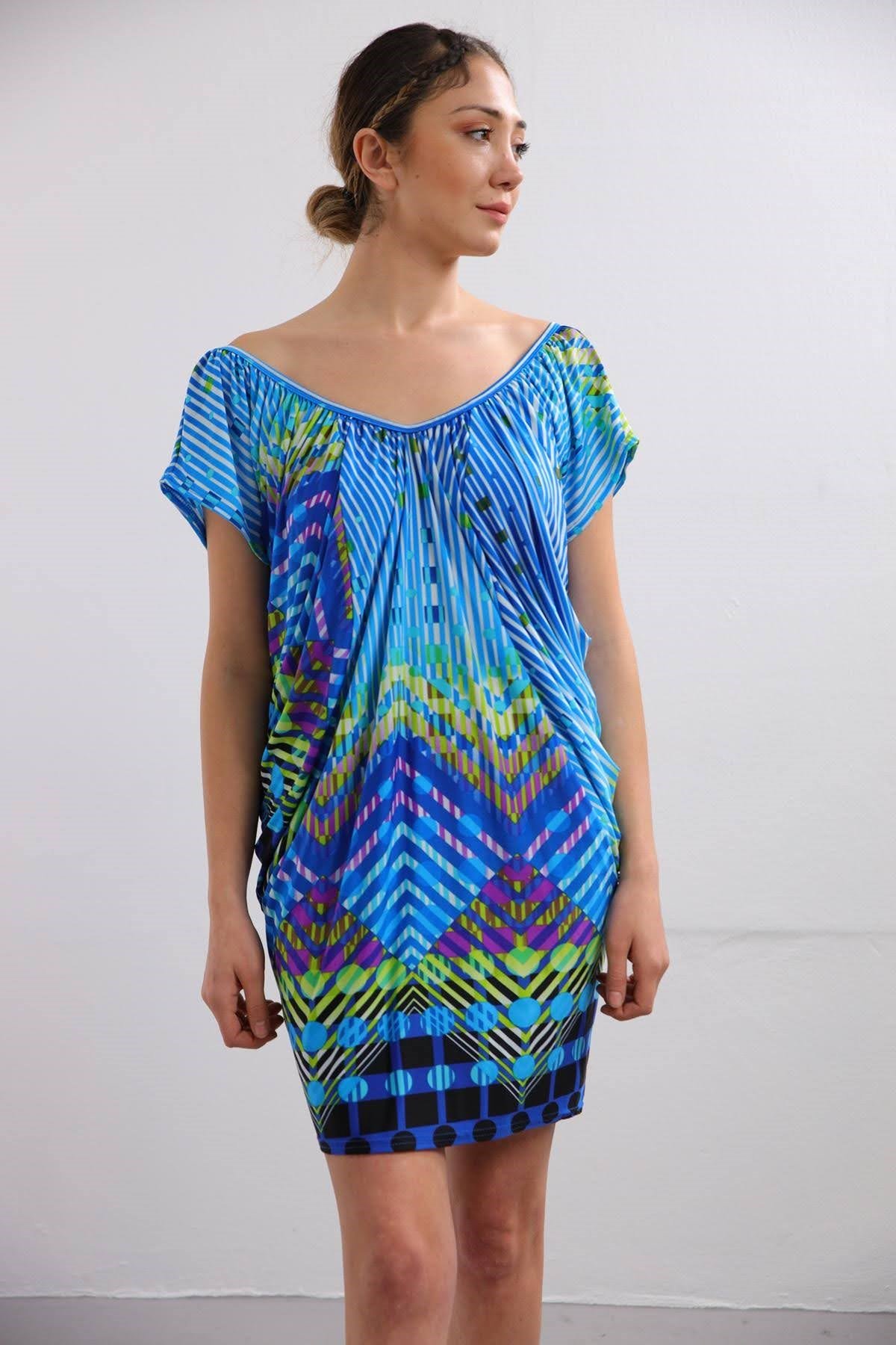  Renkli Kayık Yaka Desenli Jarse Tunik