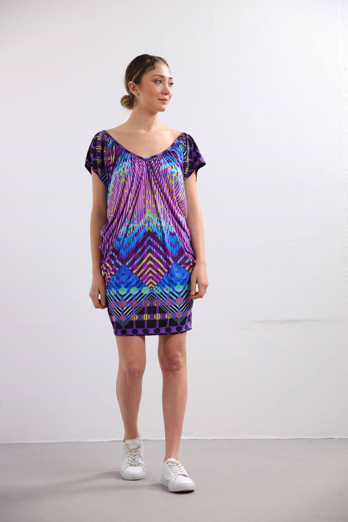  Renkli Kayık Yaka Desenli Jarse Tunik