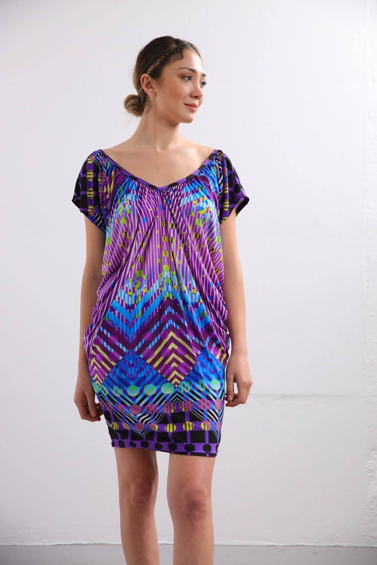  Renkli Kayık Yaka Desenli Jarse Tunik