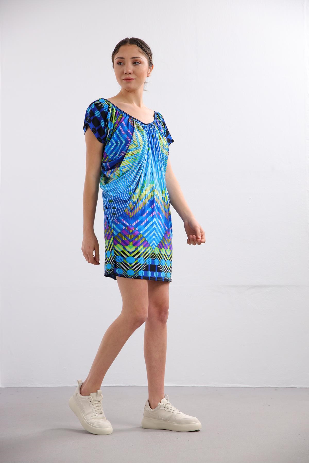  Renkli Kayık Yaka Desenli Jarse Tunik