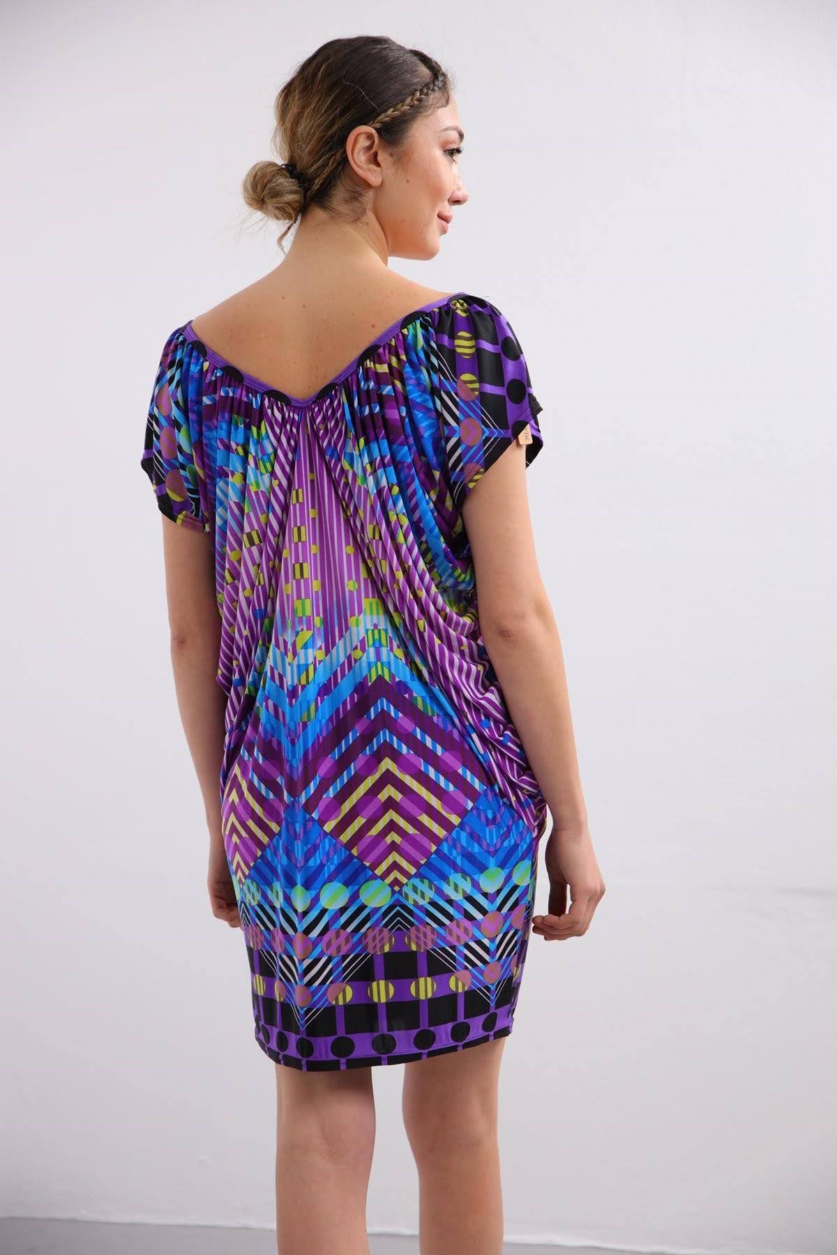  Renkli Kayık Yaka Desenli Jarse Tunik