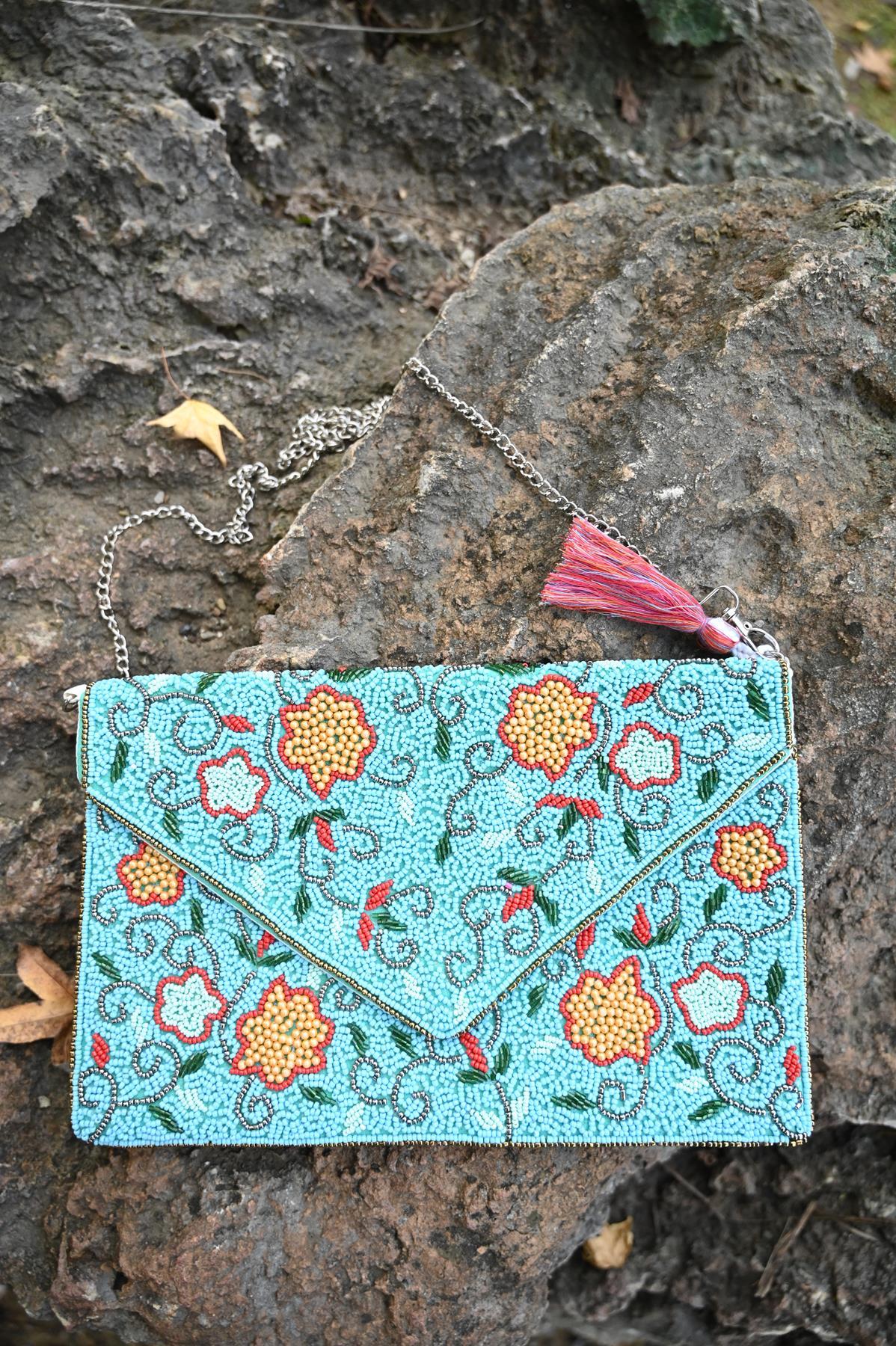 Turkuaz Püsküllü İşlemeli Tasarım Zarf Çanta