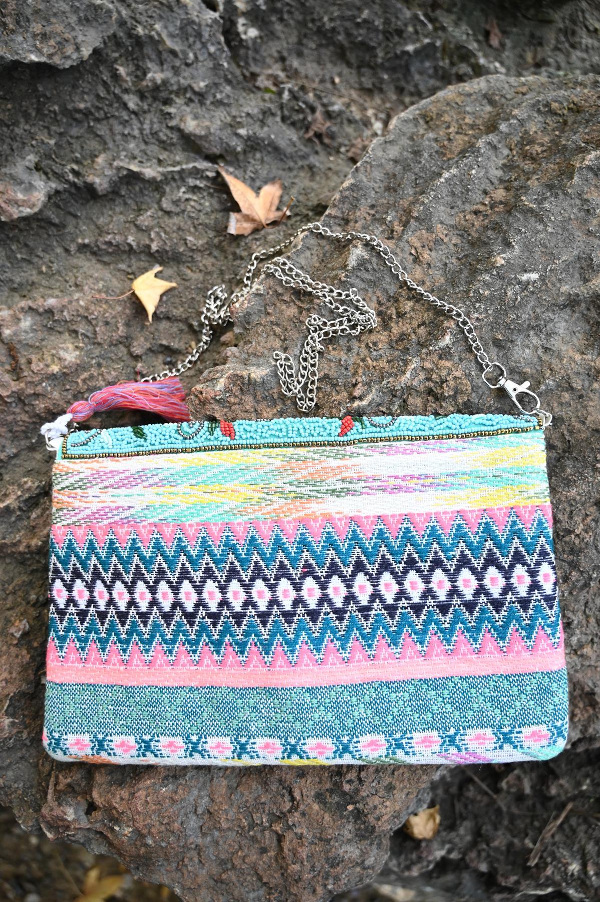 Turkuaz Püsküllü İşlemeli Tasarım Zarf Çanta