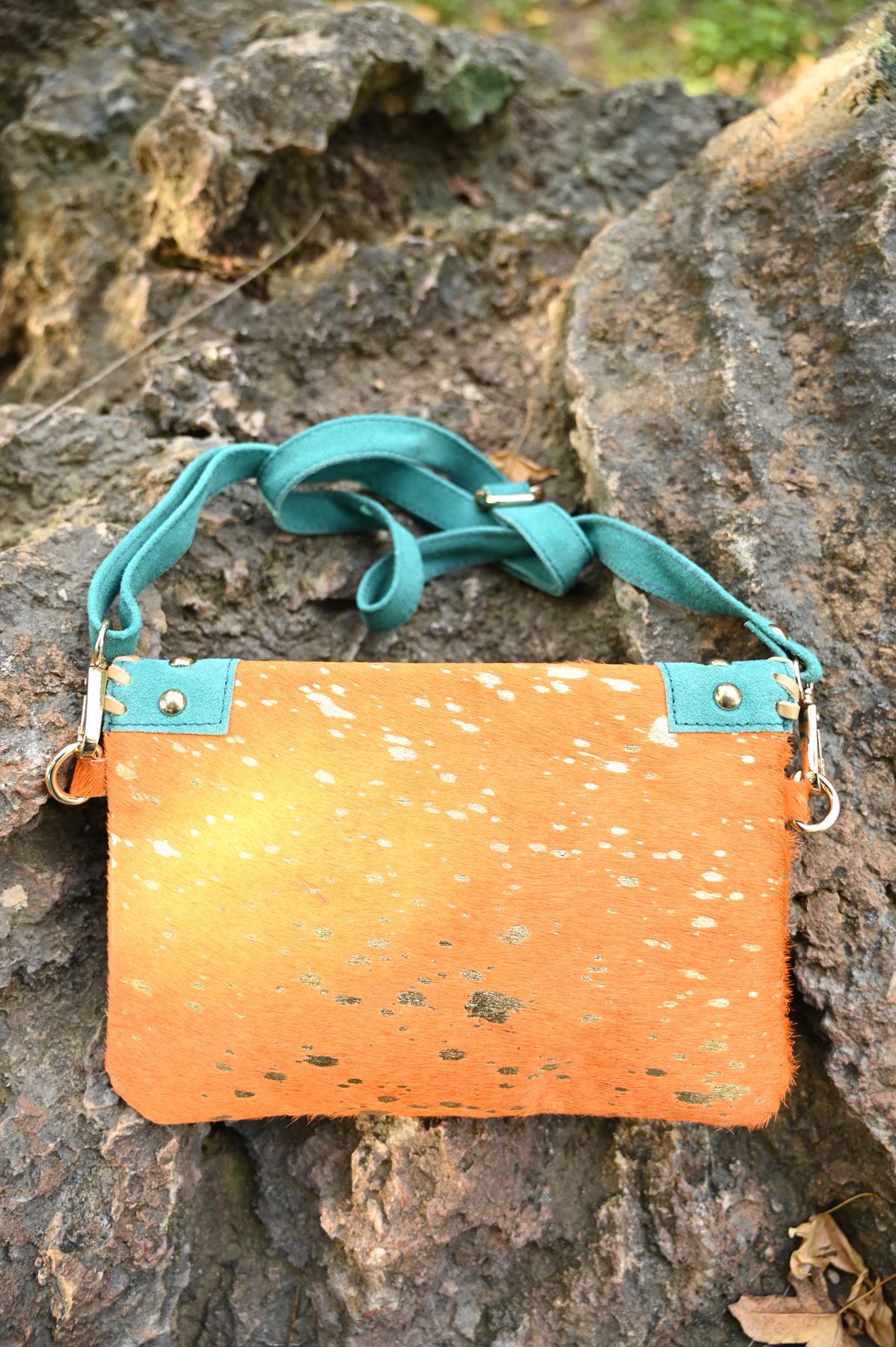 Turuncu Taş Detaylı Tay Tüyü Tasarım Zarf Çanta