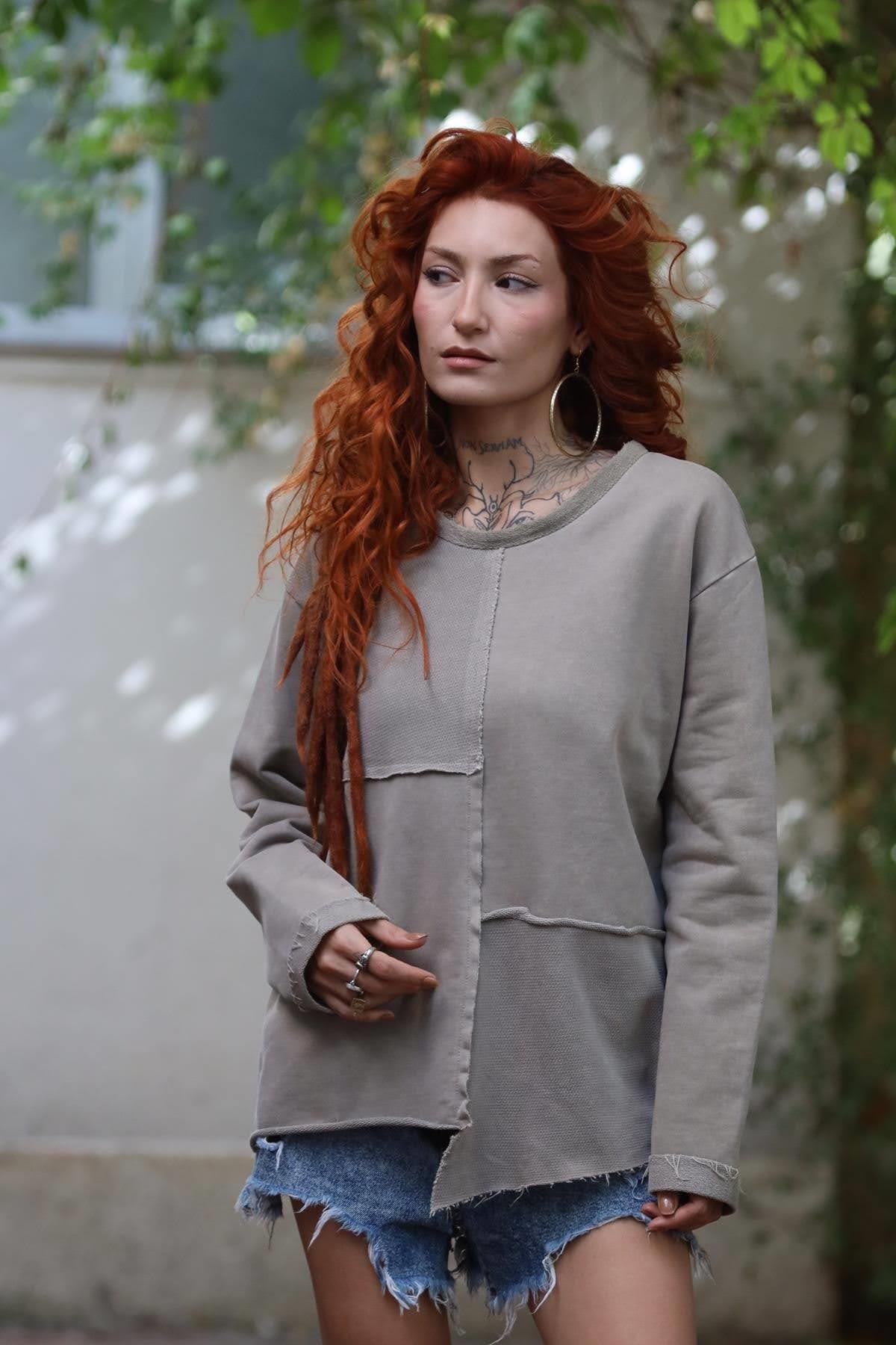 Vizon Rengi Bisiklet Yaka Dikiş Detaylı Parçalı Sweat