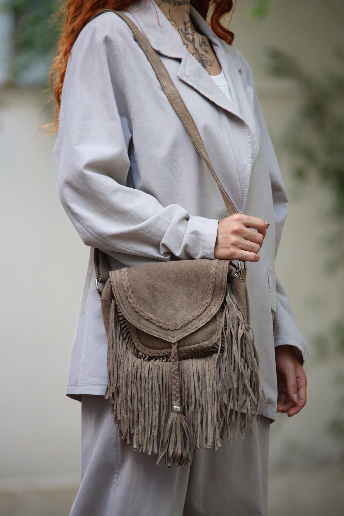 Vizon Rengi Kapağı Püsküllü Süet Deri Çanta