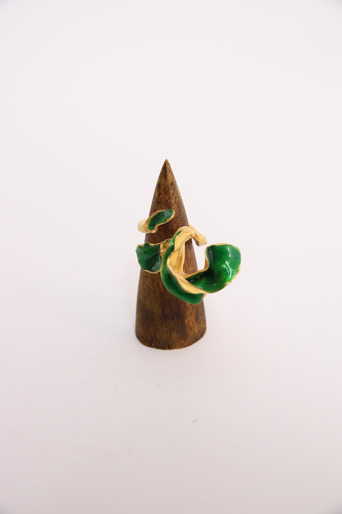  Dalga Tasarım Yeşil Emaye Kaplı Yüzük